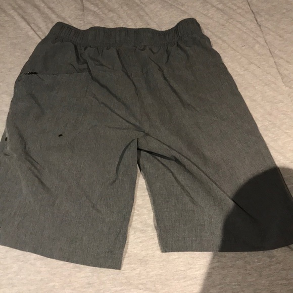 Old navy active shorts - Picture 3 of 3